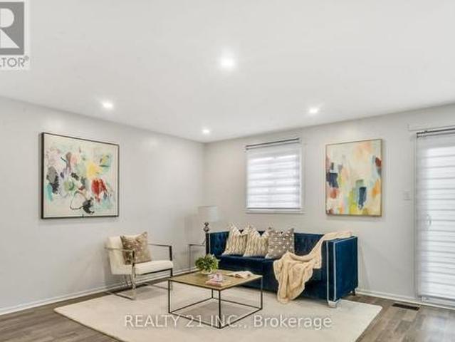 Townhouse for sale in Georgina, Ontario