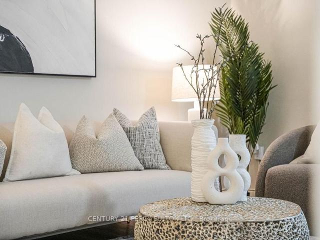 Condo for sale in Toronto, Golden Horseshoe