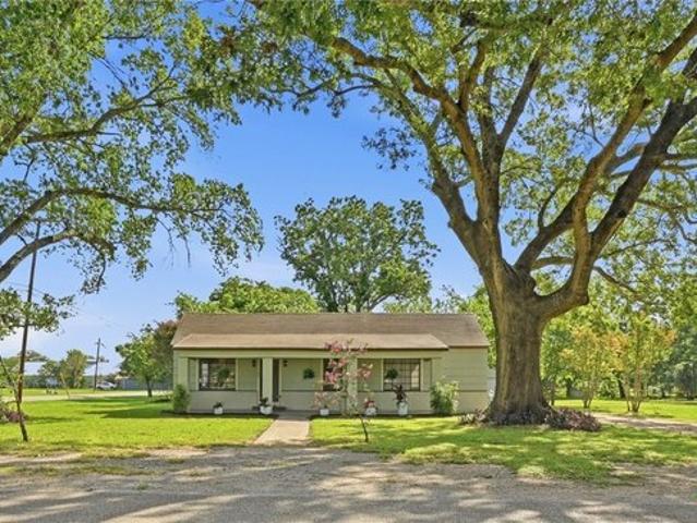 House for sale in Martindale, Texas