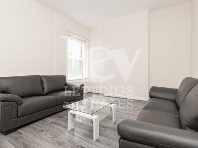 House for rent in Calderstones