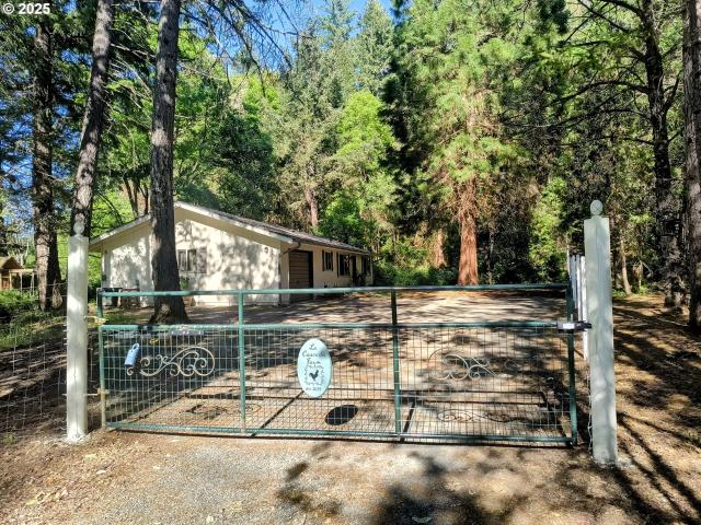House for sale in Cave Junction