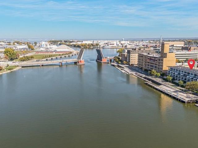 Condo for sale in Green Bay, Brown County