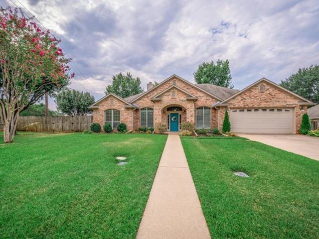 House for sale in White Oak, Texas