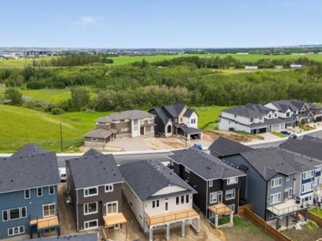 House for sale in Pine Creek, Calgary