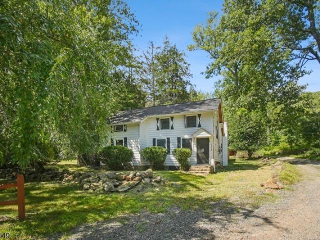 House for sale in Neshanic Station, New Jersey