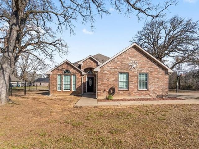 House for sale in Henderson, Texas