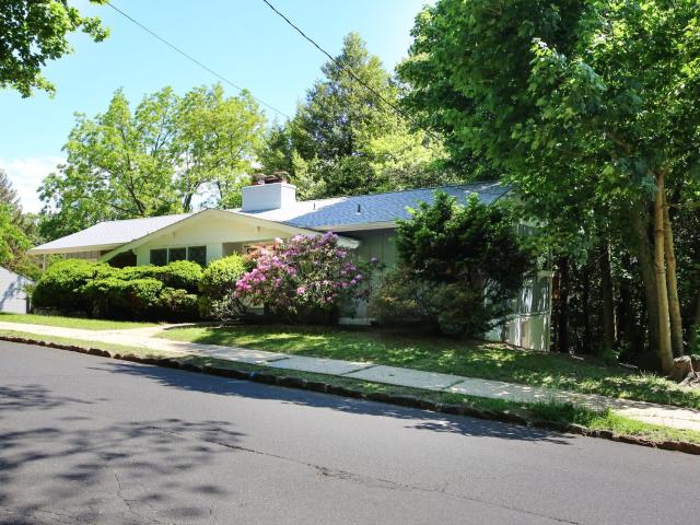 House for sale in Atlantic Highlands