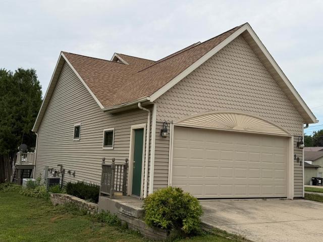 House for sale in Lena, Stephenson County