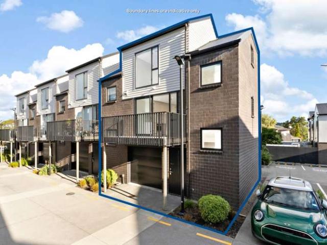 Townhouse for sale in New Lynn