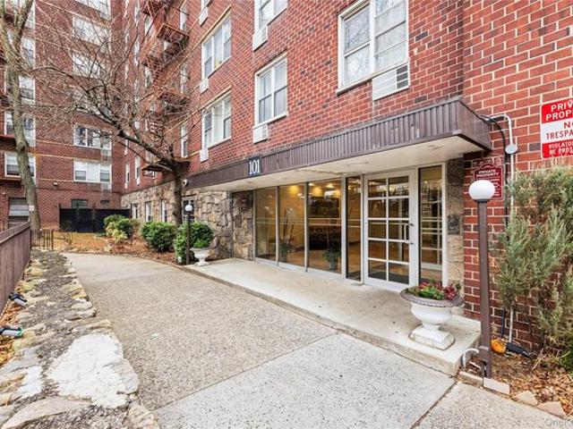 House for rent in Glenwood, New York