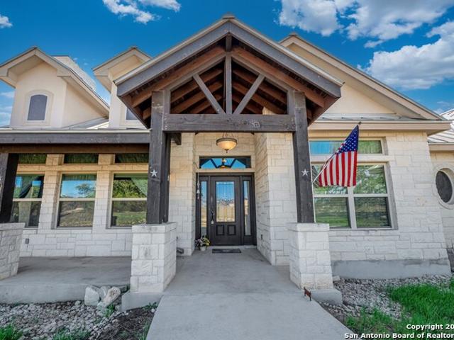 House for sale in Bandera