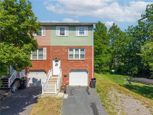 Townhouse for sale in Bath, Pennsylvania