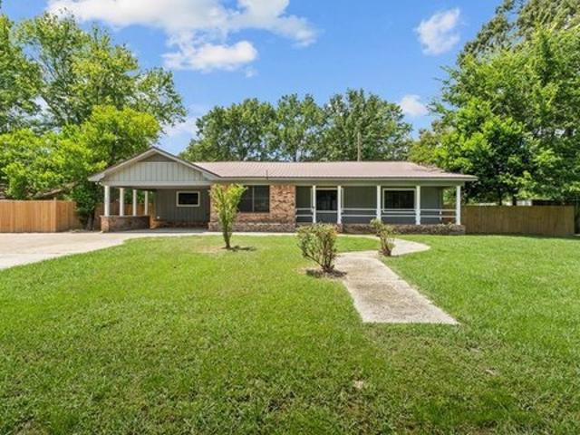 House for sale in Hooks, Texas