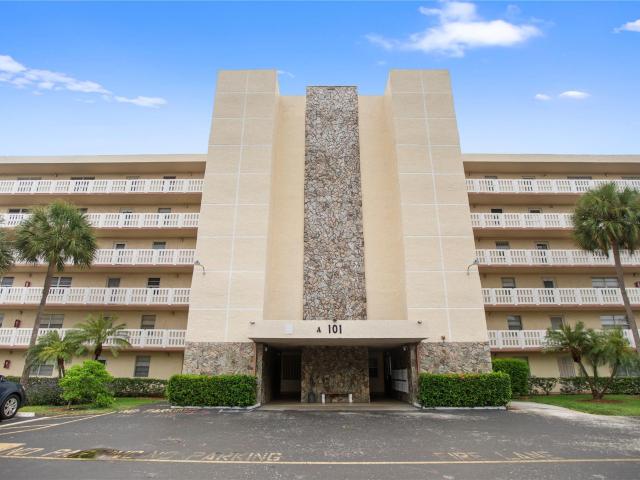 Condo for sale in Dania, Florida