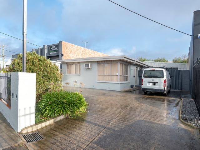 Office for rent in Keilor East