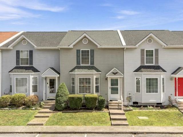 Townhouse for sale in Bunker Hill, West Virginia