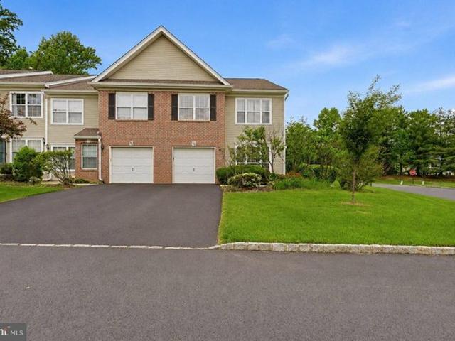 Townhouse for sale in Middlesex, New Jersey