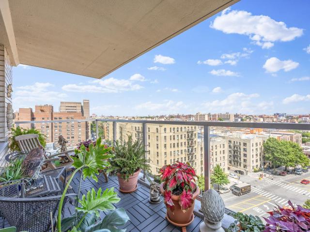 Property for sale in The Bronx, Arverne