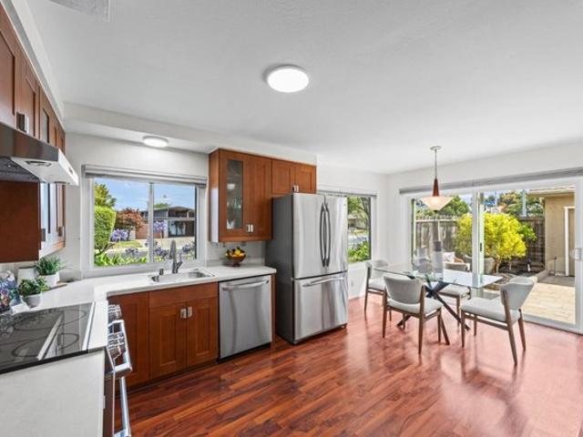 Townhouse for sale in San Mateo, California