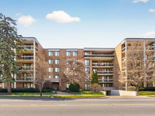 Condo for sale in River Forest, Illinois