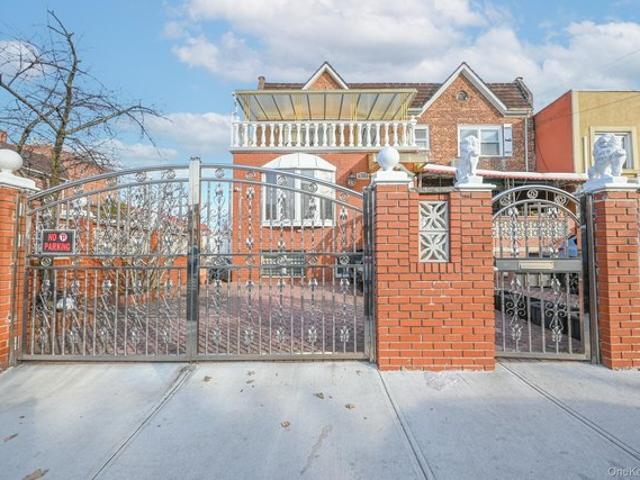 House for sale in Queens, Arverne