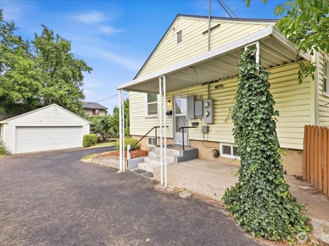 House for sale in College Place, Washington