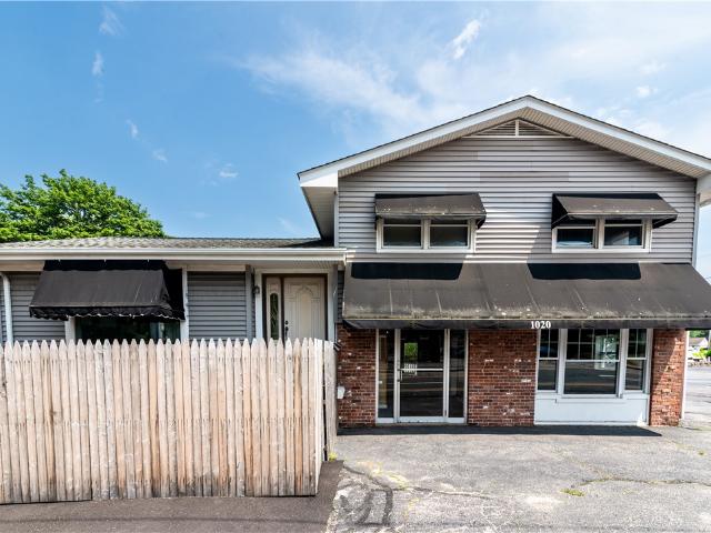 Commercial for sale in Warwick