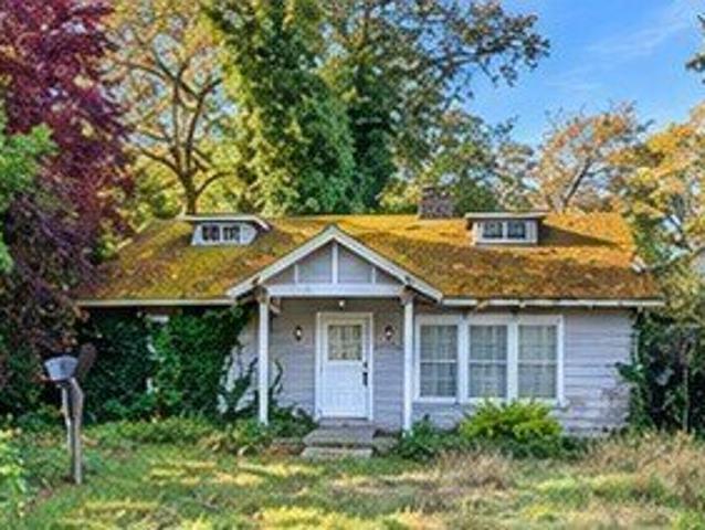 House for sale in Clinton Park, Lakewood