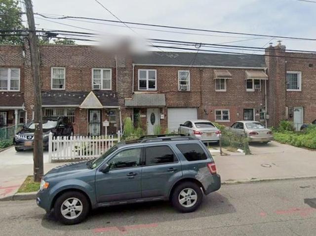 House for sale in Queens, Arverne