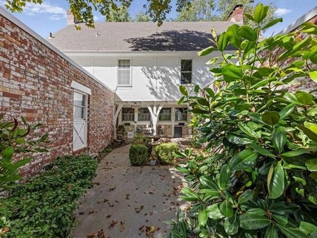 Condo for sale in Kansas