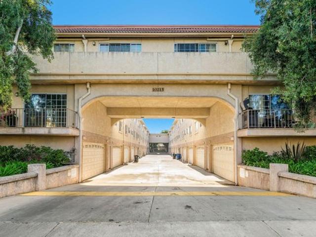 Townhouse for sale in Chatsworth, California