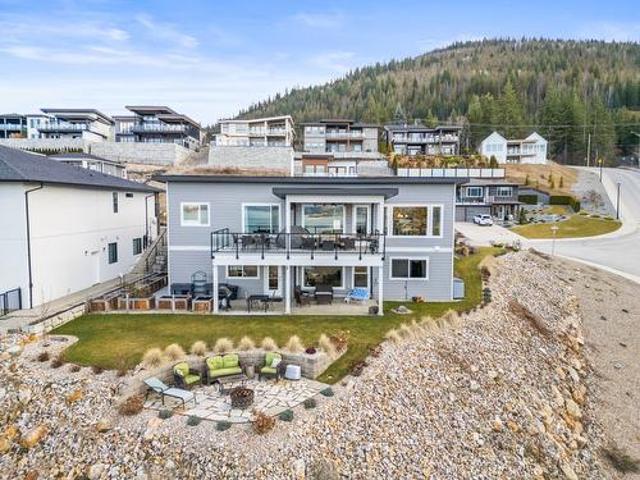 House for sale in Salmon Arm, British Columbia