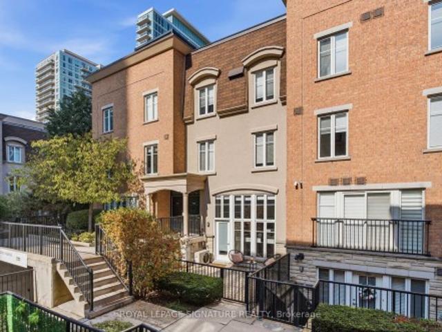 Townhouse for sale in Spadina—Fort York, Toronto