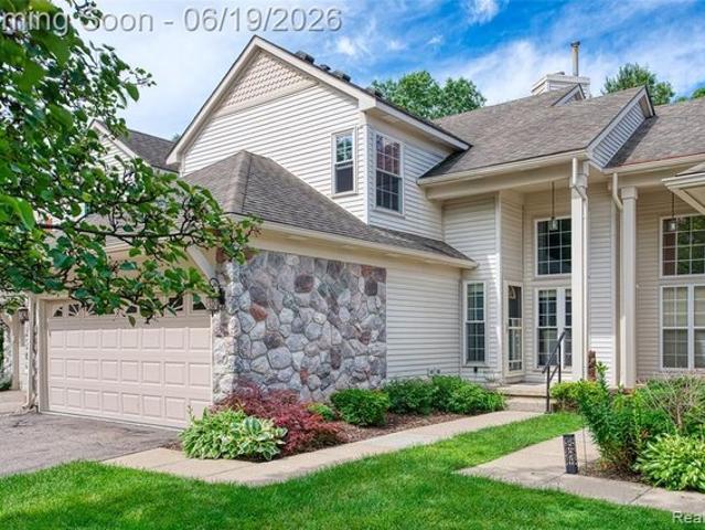 Townhouse for sale in Wixom, Michigan