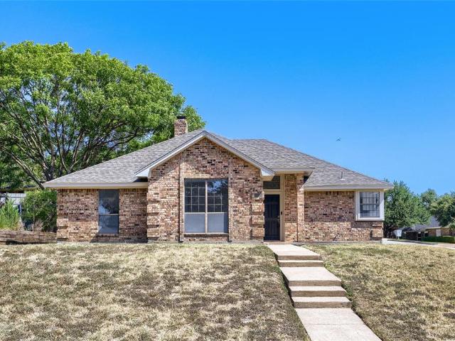 House for sale in Benbrook, Texas