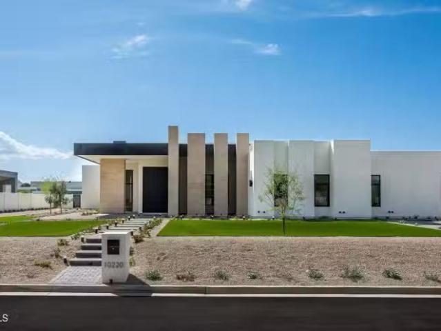 House for sale in Paradise Valley