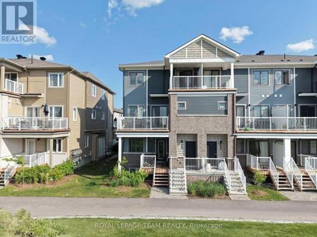 Townhouse for sale in Barrhaven West, Ottawa