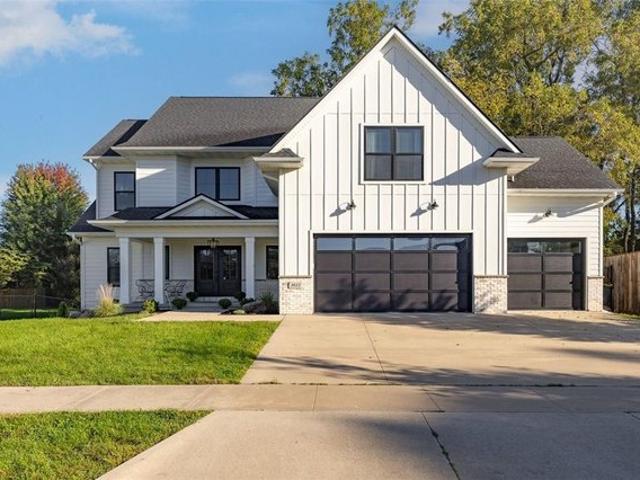 House for sale in Dean Oakes, Iowa City