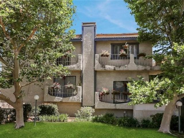 Townhouse for sale in Chatsworth, California