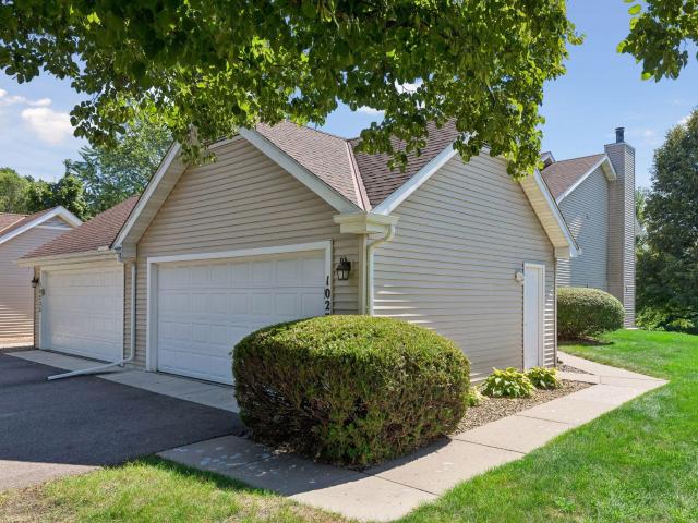 Townhouse for sale in Eden Prairie, Hennepin County