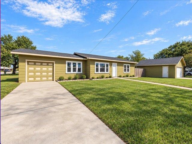 House for sale in Giddings, Lee County