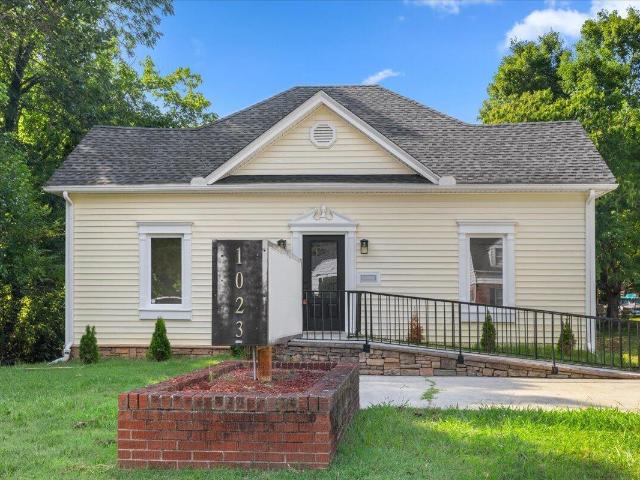 House for sale in Downtown Burlington, Burlington