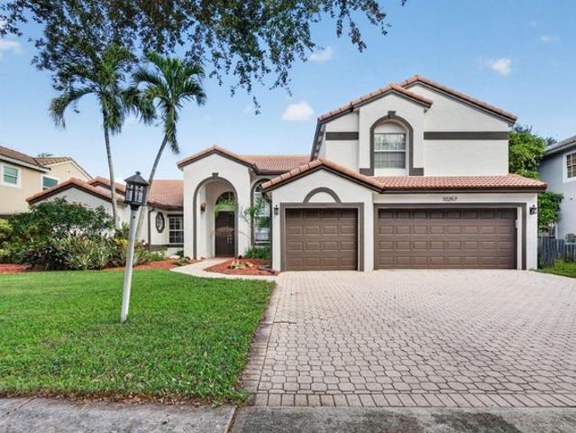 House for sale in Embassy Lakes, Cooper City