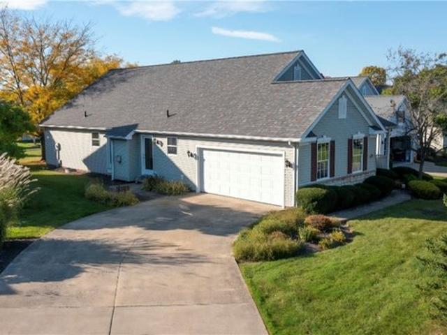 House for sale in MacIntosh Farms, Broadview Heights