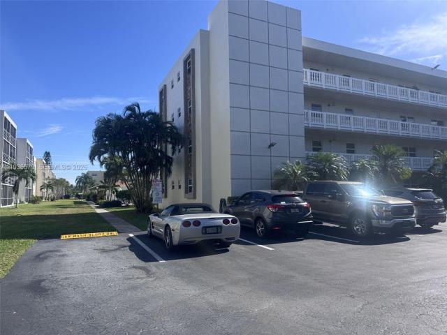 Condo for sale in Dania, Florida