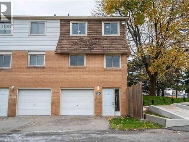 Townhouse for sale in Ancaster, Ontario