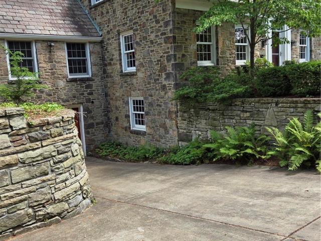House for sale in Oakmont, Pennsylvania