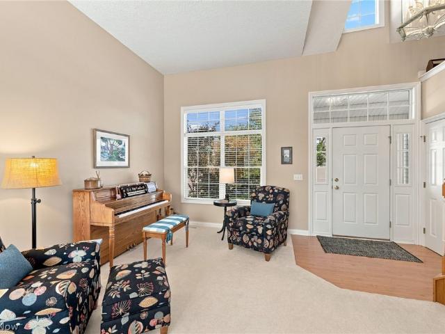 House for sale in MacIntosh Farms, Broadview Heights