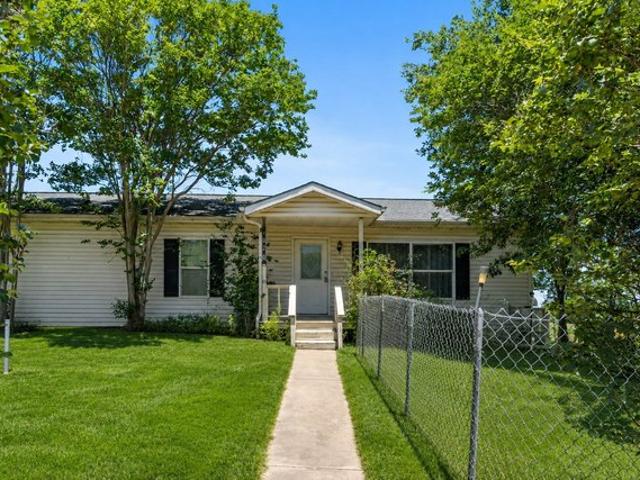 House for sale in Henderson, Texas