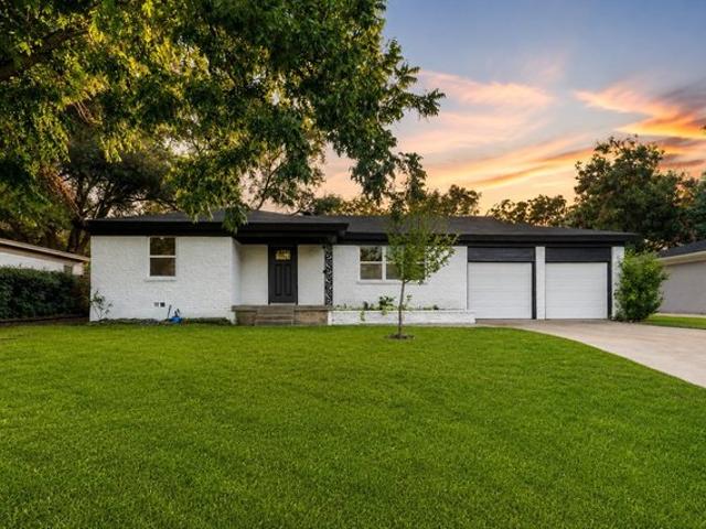 House for sale in Benbrook, Texas